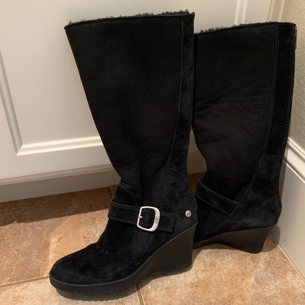 RESERVED. Ugg wedge boots 🤩